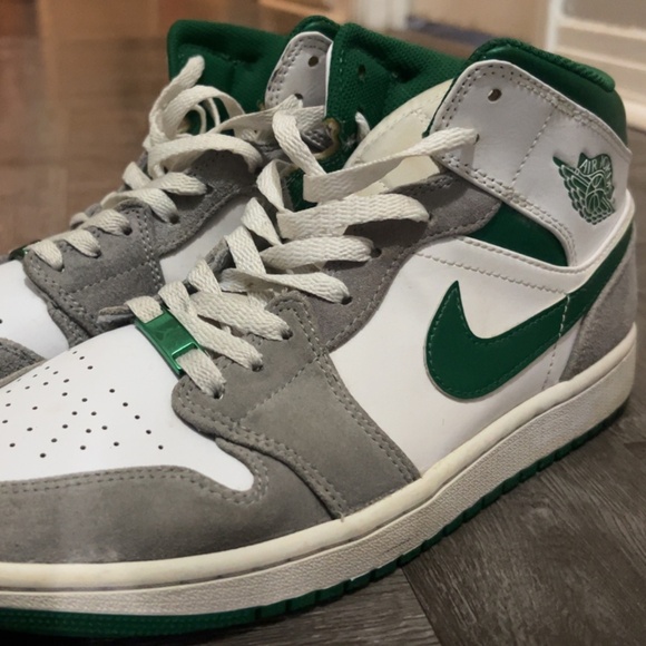 Air Jordan 1 SE Mid Grey Pine Green Size 10 - Picture 3 of 10